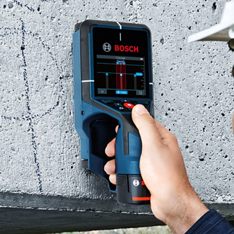 Scanner de parede D-Tec em uso sobre estrutura de concreto
